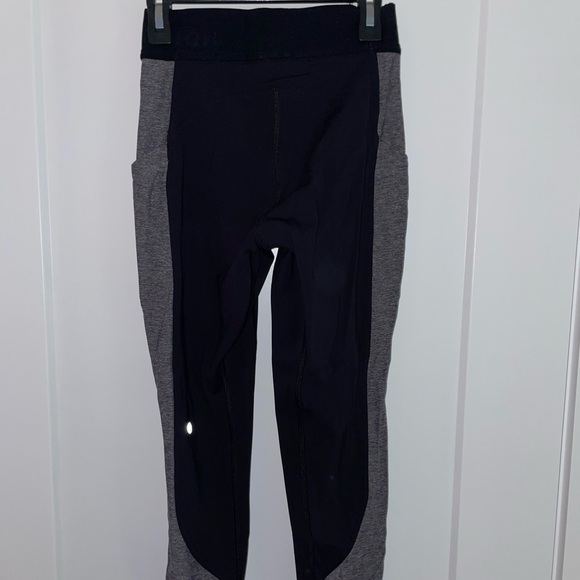 Lululemon Black leggings with grey stripe down the side, size 4 - Picture 2 of 6